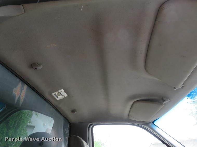 image for item DE8058 2000 Ford F750 Super Duty XL dump truck