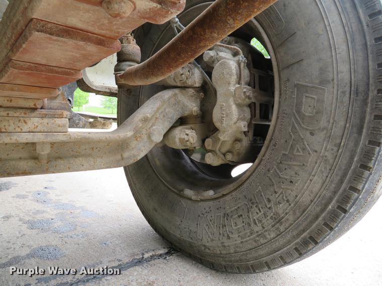 image for item DE8058 2000 Ford F750 Super Duty XL dump truck