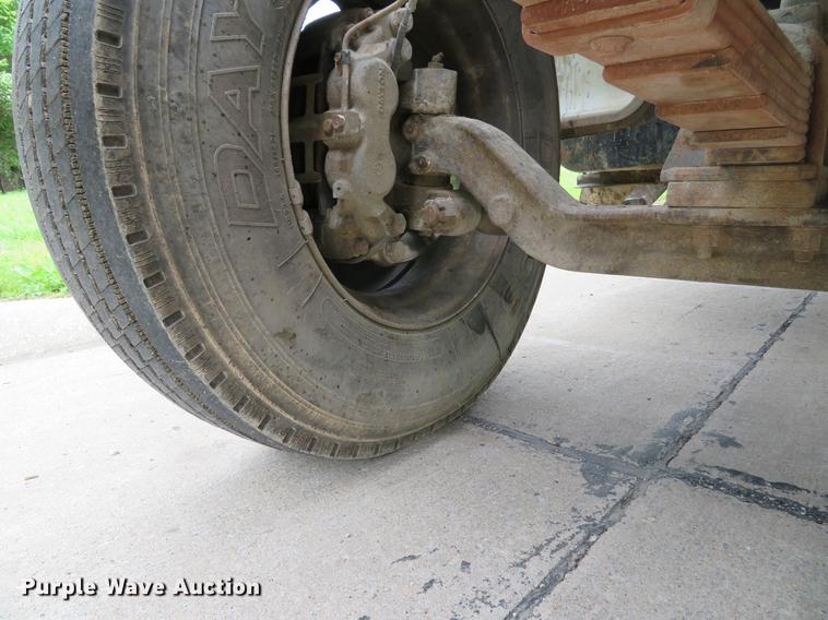 image for item DE8058 2000 Ford F750 Super Duty XL dump truck