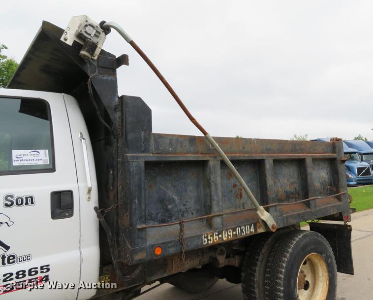 image for item DE8058 2000 Ford F750 Super Duty XL dump truck