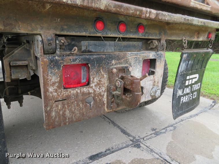 image for item DE8058 2000 Ford F750 Super Duty XL dump truck