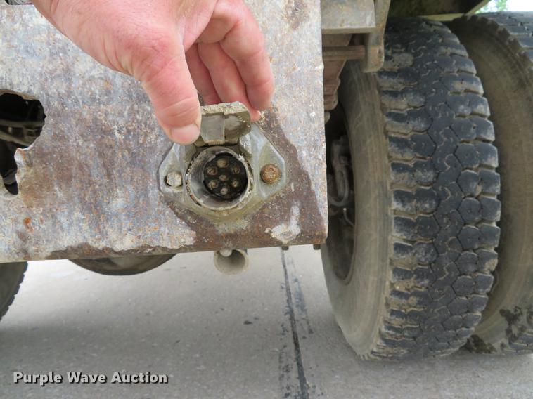 image for item DE8058 2000 Ford F750 Super Duty XL dump truck