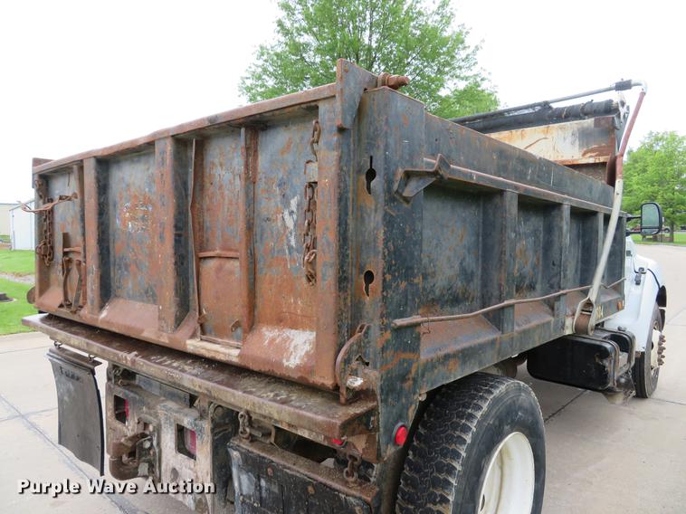 image for item DE8058 2000 Ford F750 Super Duty XL dump truck