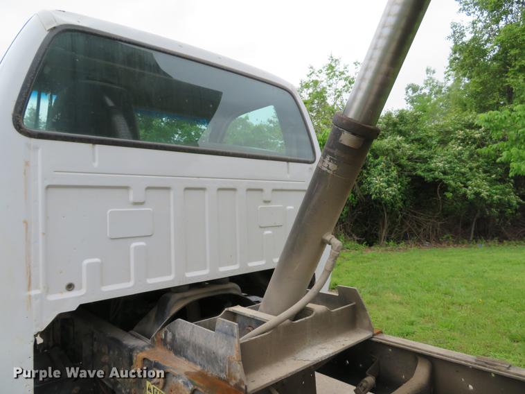 image for item DE8058 2000 Ford F750 Super Duty XL dump truck