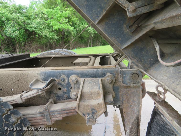 image for item DE8058 2000 Ford F750 Super Duty XL dump truck