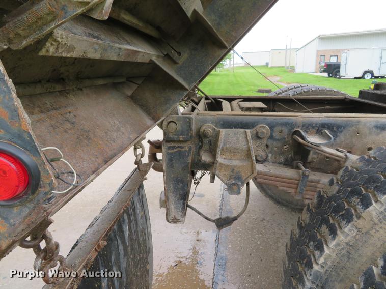 image for item DE8058 2000 Ford F750 Super Duty XL dump truck