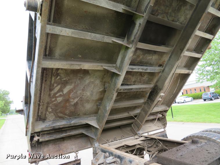 image for item DE8058 2000 Ford F750 Super Duty XL dump truck