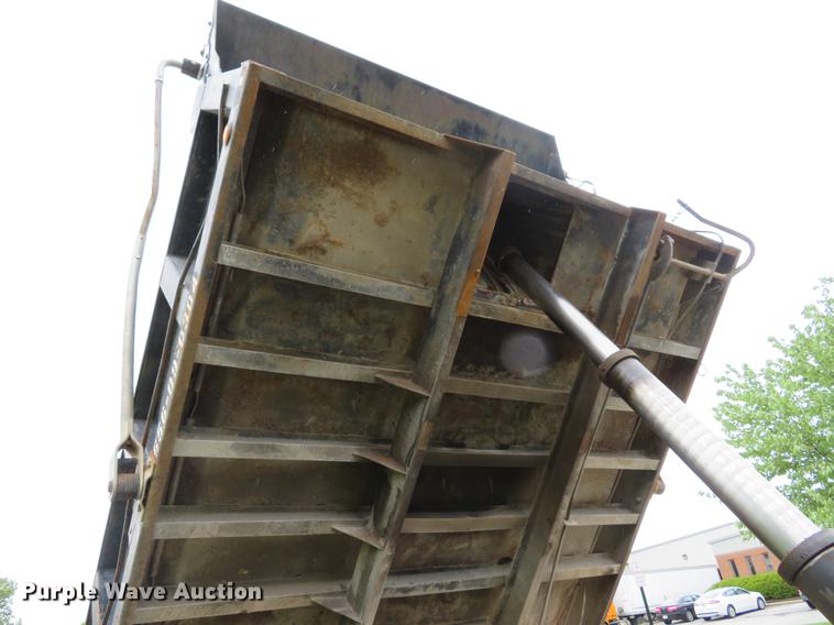 image for item DE8058 2000 Ford F750 Super Duty XL dump truck