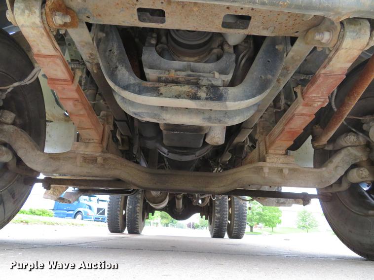 image for item DE8058 2000 Ford F750 Super Duty XL dump truck