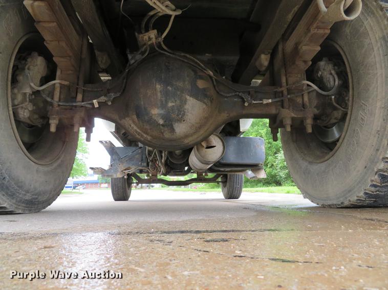 image for item DE8058 2000 Ford F750 Super Duty XL dump truck