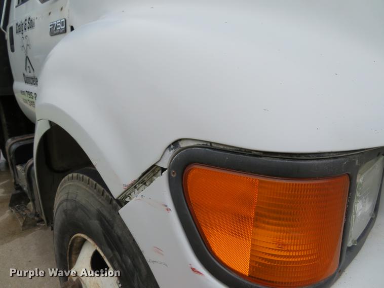 image for item DE8058 2000 Ford F750 Super Duty XL dump truck