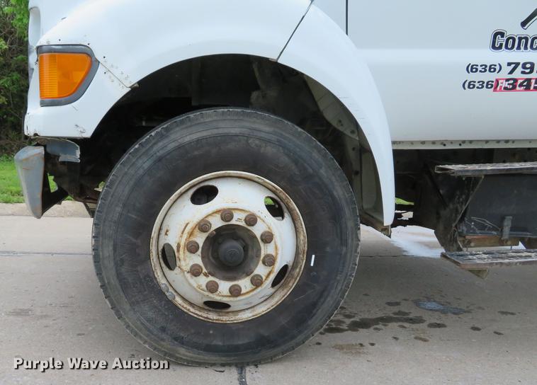 image for item DE8058 2000 Ford F750 Super Duty XL dump truck