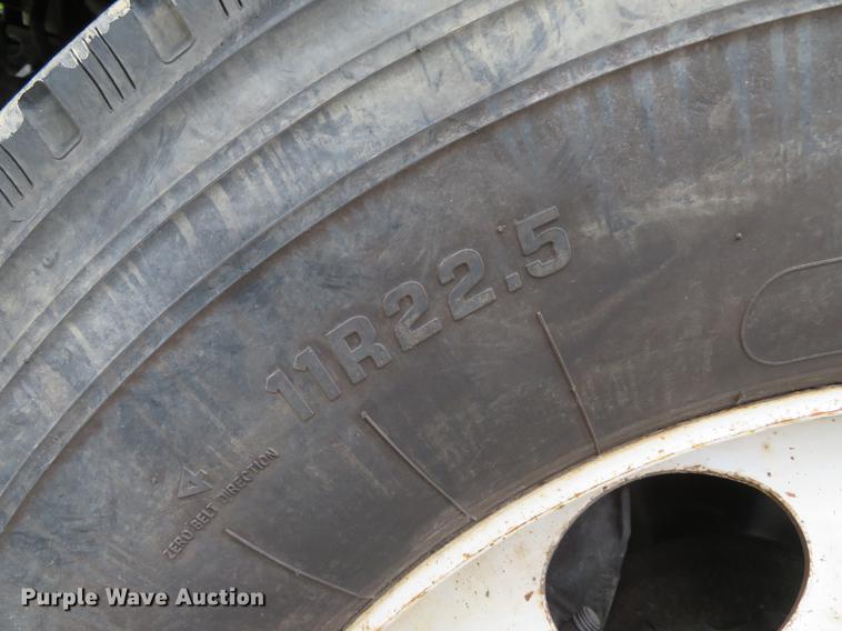 image for item DE8058 2000 Ford F750 Super Duty XL dump truck