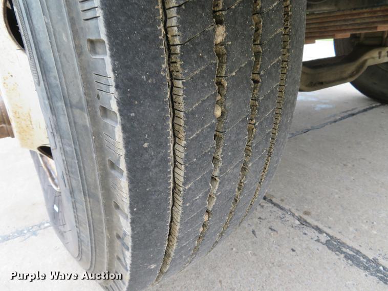 image for item DE8058 2000 Ford F750 Super Duty XL dump truck