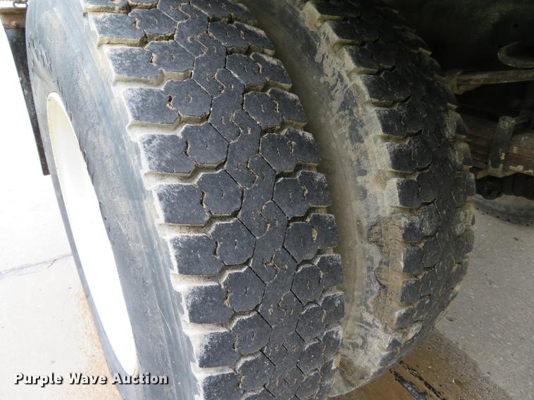 image for item DE8058 2000 Ford F750 Super Duty XL dump truck