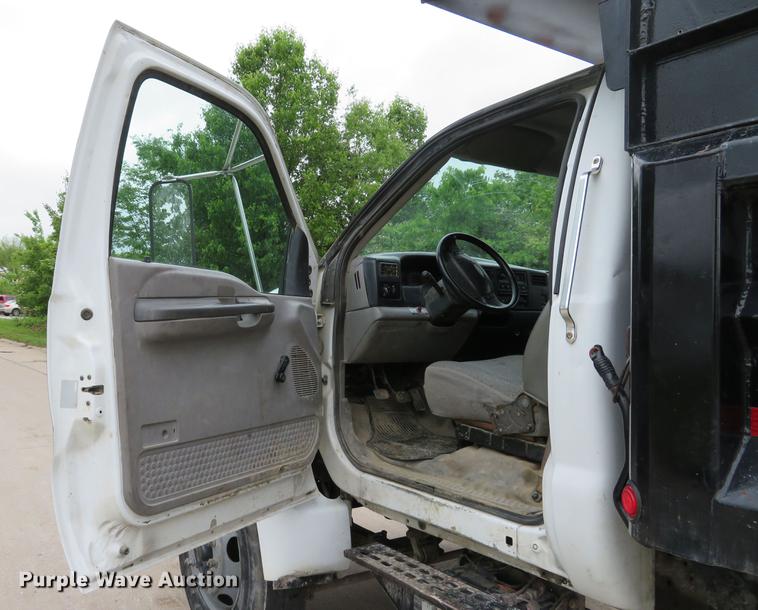 image for item DE8059 2000 Ford F650 Super Duty XL dump truck