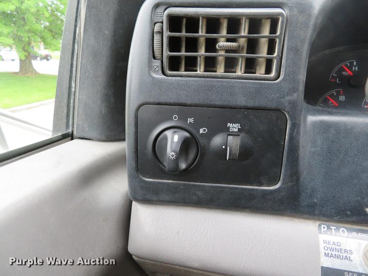 image for item DE8059 2000 Ford F650 Super Duty XL dump truck