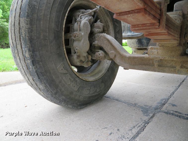 image for item DE8059 2000 Ford F650 Super Duty XL dump truck