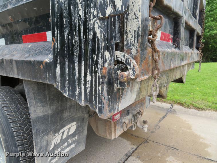 image for item DE8059 2000 Ford F650 Super Duty XL dump truck