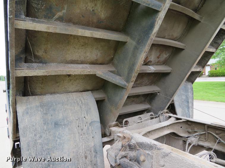 image for item DE8059 2000 Ford F650 Super Duty XL dump truck