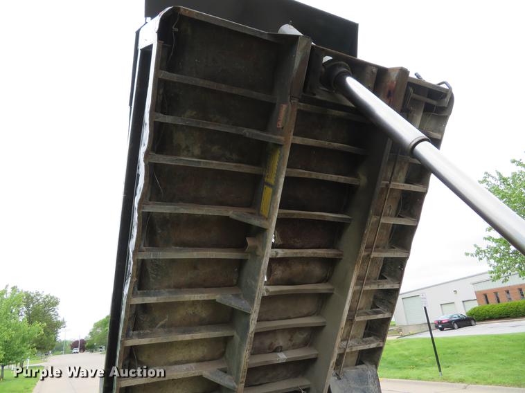 image for item DE8059 2000 Ford F650 Super Duty XL dump truck