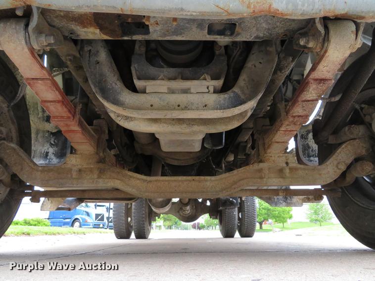 image for item DE8059 2000 Ford F650 Super Duty XL dump truck