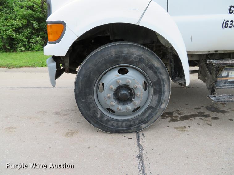 image for item DE8059 2000 Ford F650 Super Duty XL dump truck