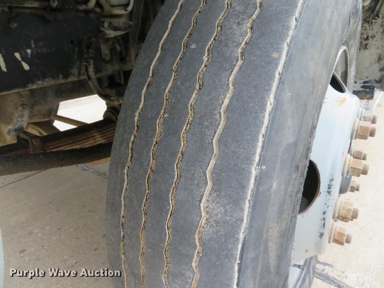 image for item DE8059 2000 Ford F650 Super Duty XL dump truck