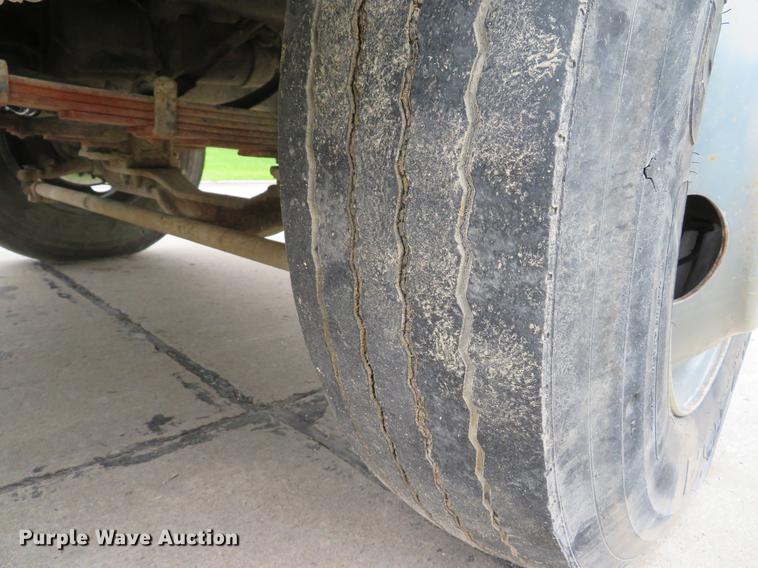 image for item DE8059 2000 Ford F650 Super Duty XL dump truck