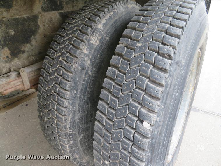 image for item DE8059 2000 Ford F650 Super Duty XL dump truck