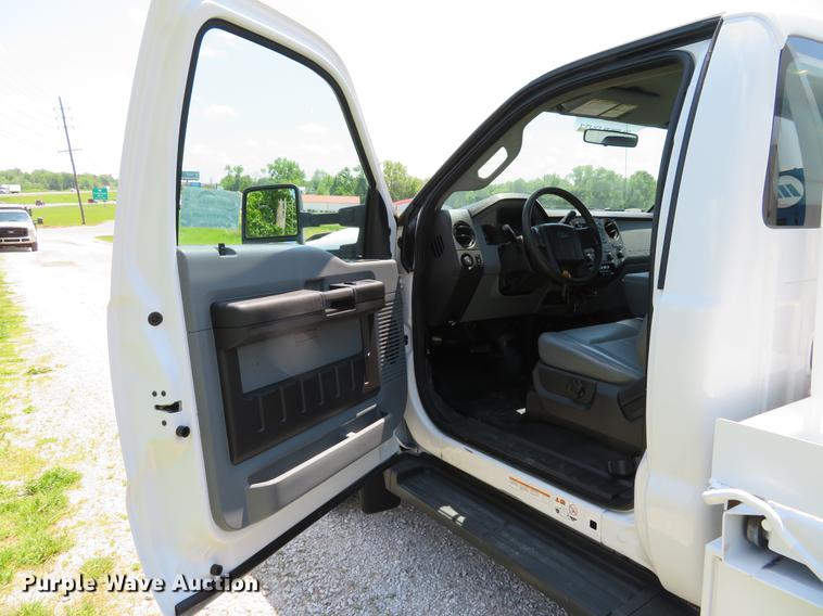image for item DE8071 2011 Ford F550 Super Duty XL service truck