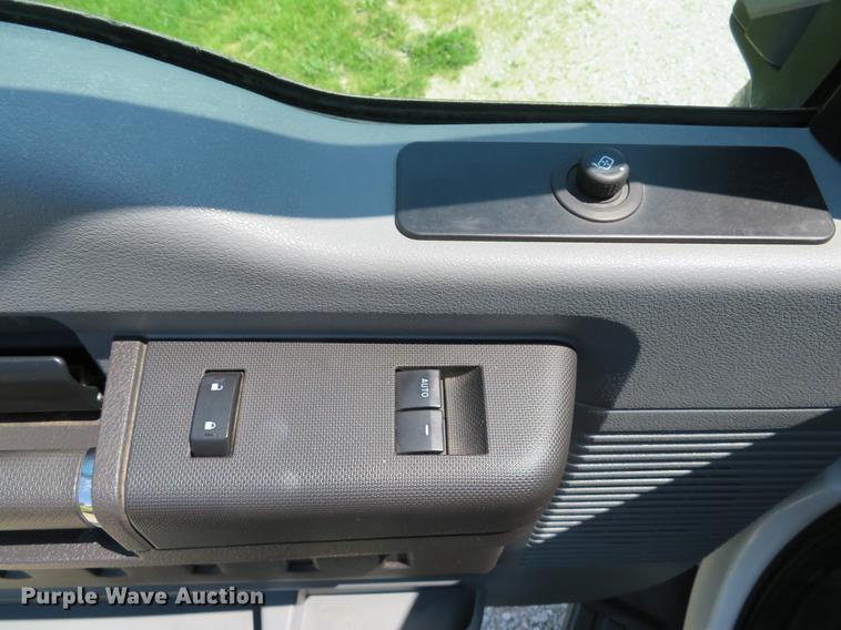 image for item DE8071 2011 Ford F550 Super Duty XL service truck