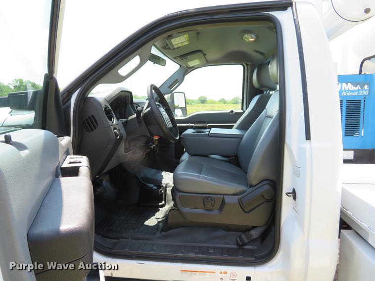 image for item DE8071 2011 Ford F550 Super Duty XL service truck