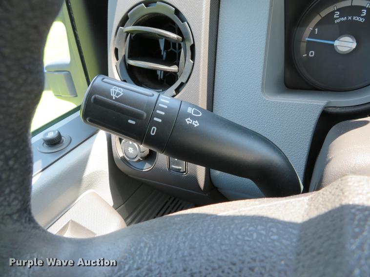 image for item DE8071 2011 Ford F550 Super Duty XL service truck