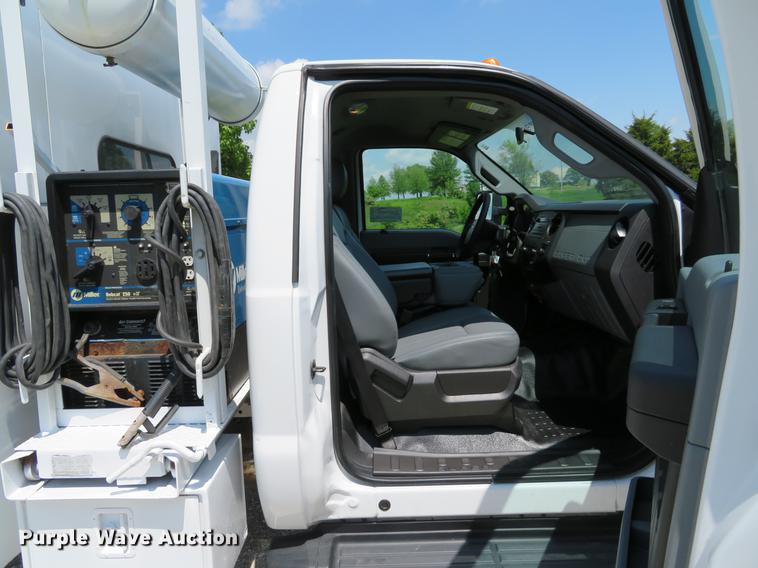 image for item DE8071 2011 Ford F550 Super Duty XL service truck