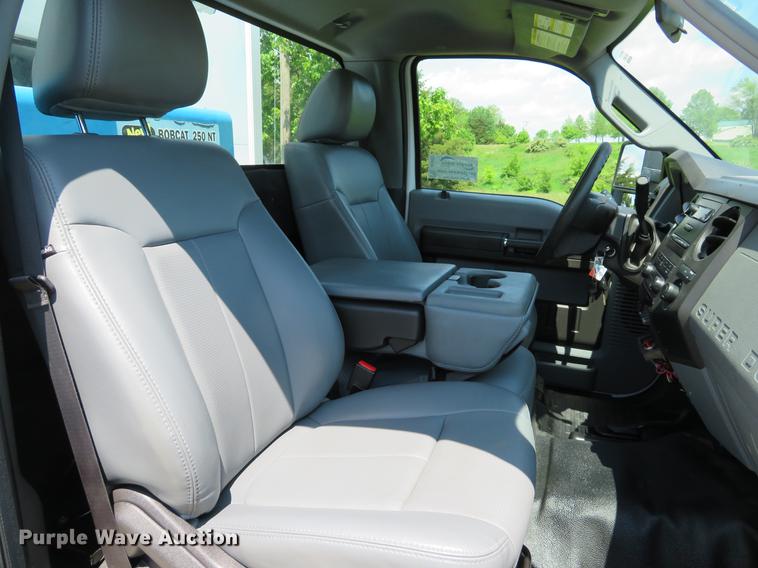 image for item DE8071 2011 Ford F550 Super Duty XL service truck