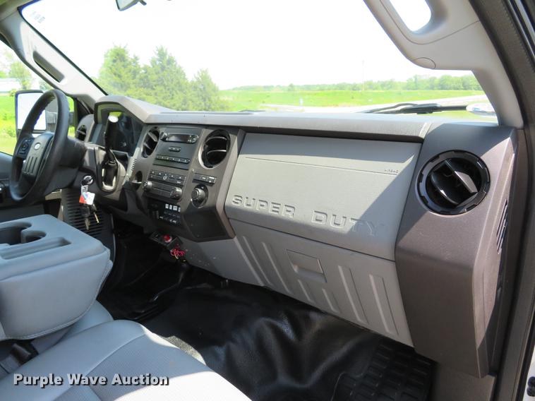 image for item DE8071 2011 Ford F550 Super Duty XL service truck