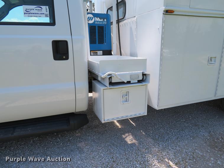 image for item DE8071 2011 Ford F550 Super Duty XL service truck