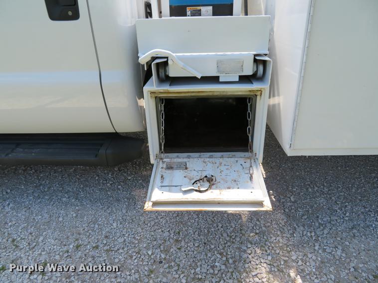 image for item DE8071 2011 Ford F550 Super Duty XL service truck
