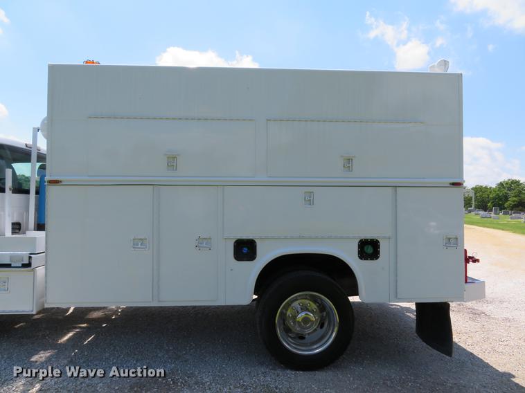 image for item DE8071 2011 Ford F550 Super Duty XL service truck