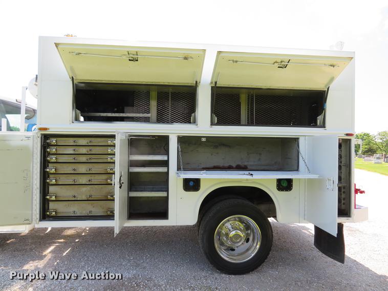 image for item DE8071 2011 Ford F550 Super Duty XL service truck