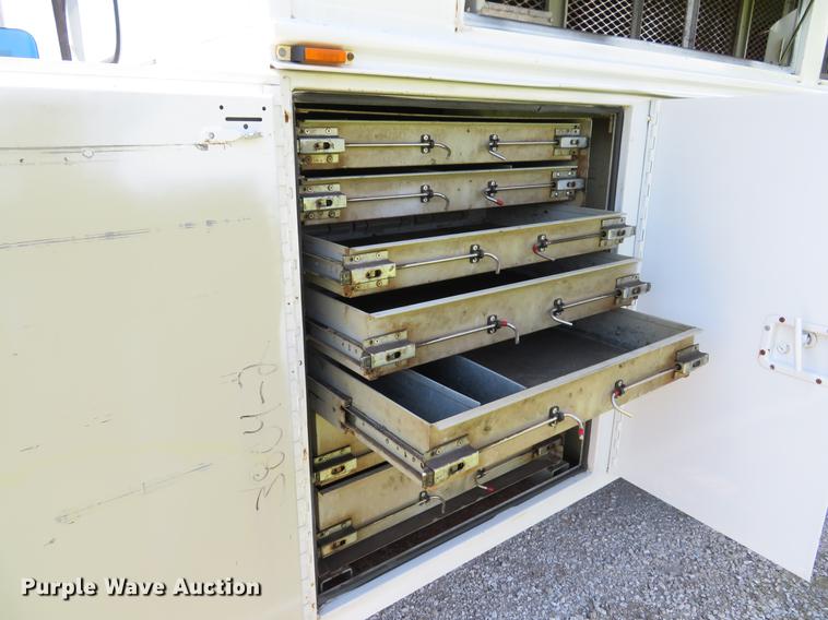 image for item DE8071 2011 Ford F550 Super Duty XL service truck