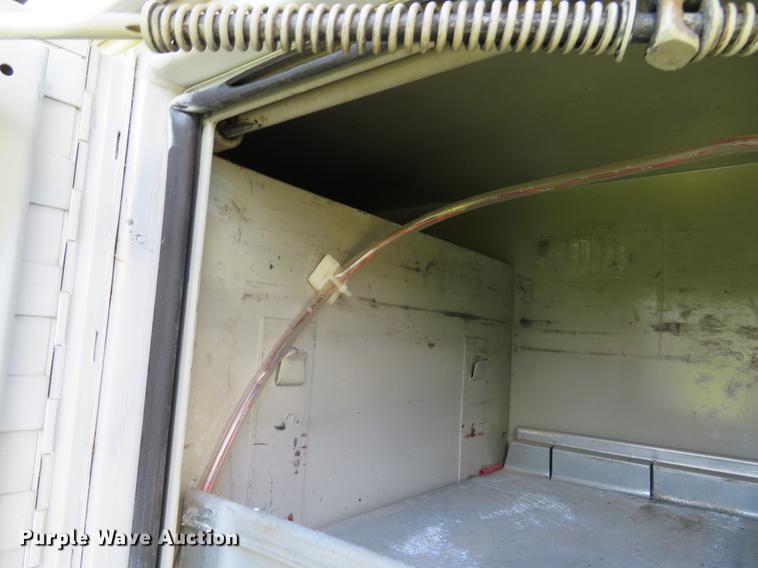 image for item DE8071 2011 Ford F550 Super Duty XL service truck