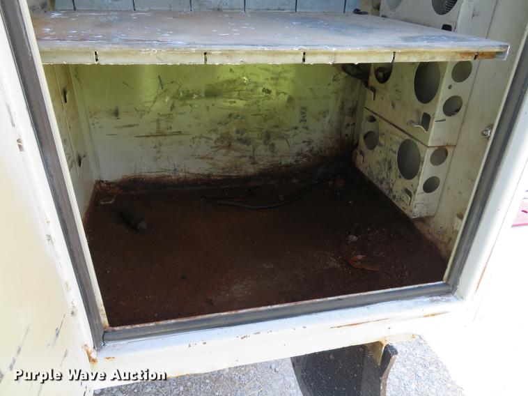 image for item DE8071 2011 Ford F550 Super Duty XL service truck