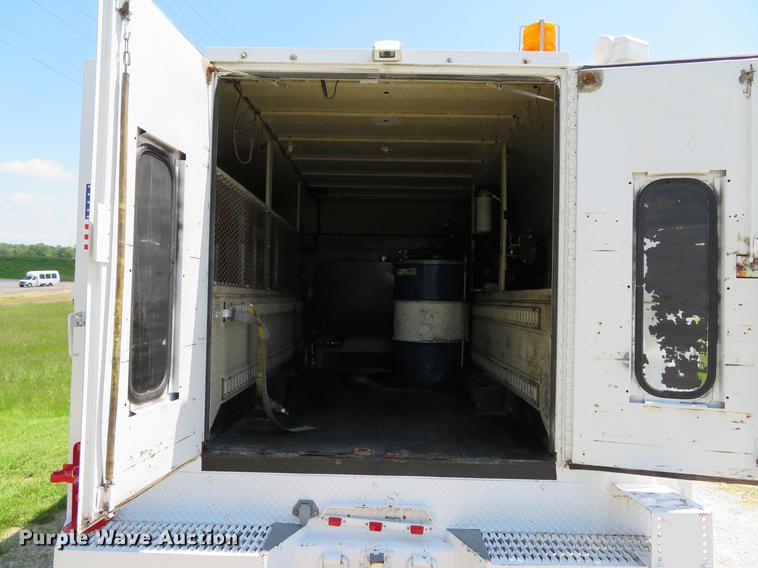 image for item DE8071 2011 Ford F550 Super Duty XL service truck