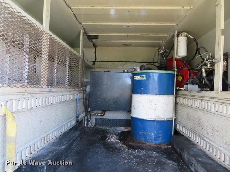 image for item DE8071 2011 Ford F550 Super Duty XL service truck