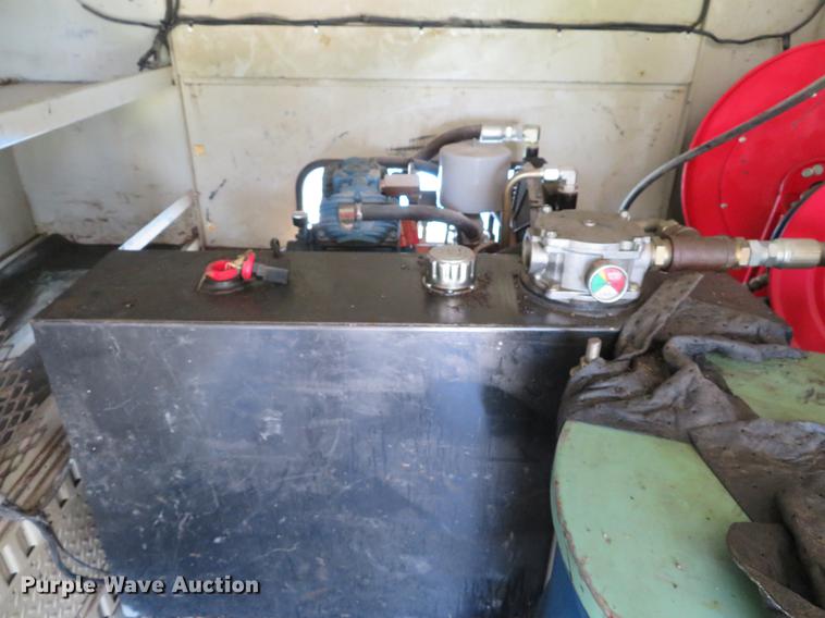 image for item DE8071 2011 Ford F550 Super Duty XL service truck