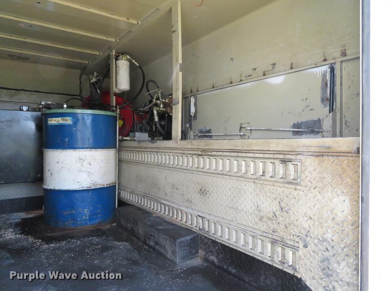 image for item DE8071 2011 Ford F550 Super Duty XL service truck