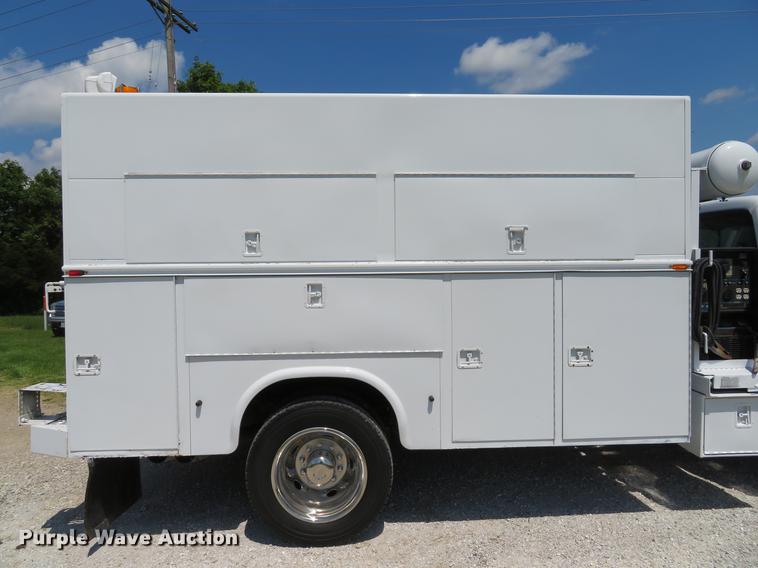 image for item DE8071 2011 Ford F550 Super Duty XL service truck