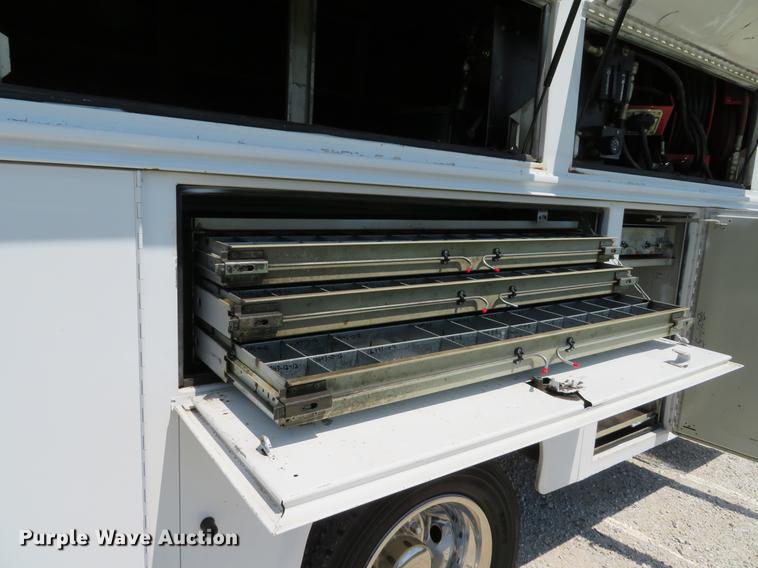 image for item DE8071 2011 Ford F550 Super Duty XL service truck